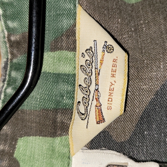 Vintage. Made in USA. 1971. Cabela's. Camo. Heavy button-up shirt. Size M. - Picture 2 of 5
